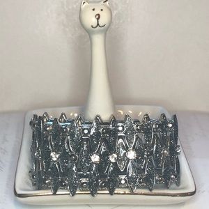 🌴5/$20 silver rhinestone stretch bracelet🌴